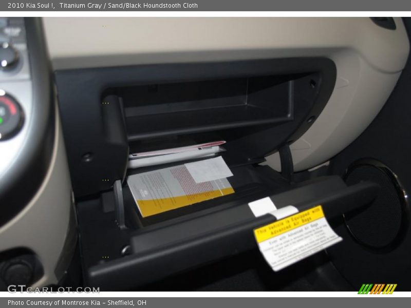 Titanium Gray / Sand/Black Houndstooth Cloth 2010 Kia Soul !