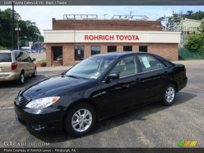 Black / Taupe 2005 Toyota Camry LE V6