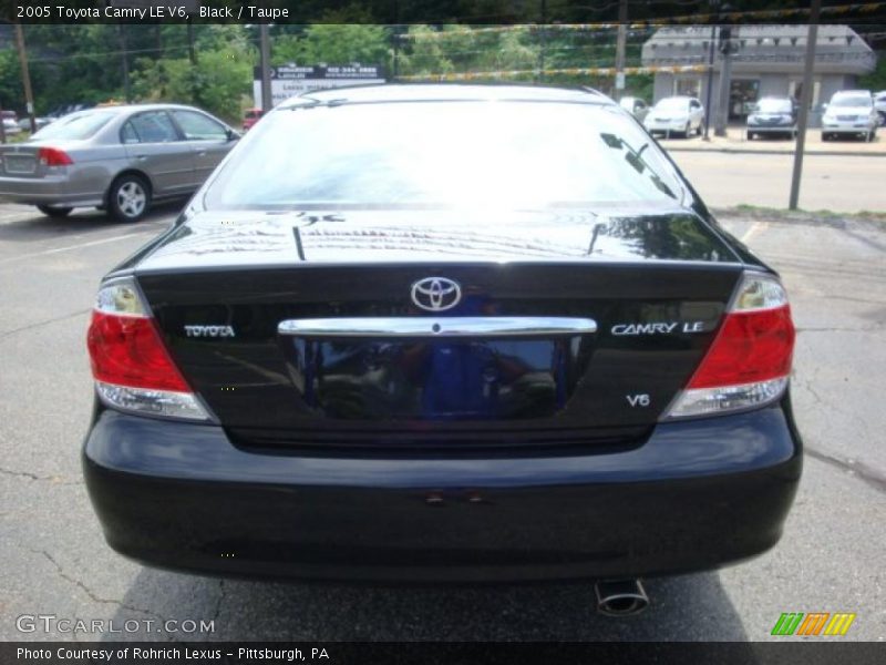 Black / Taupe 2005 Toyota Camry LE V6