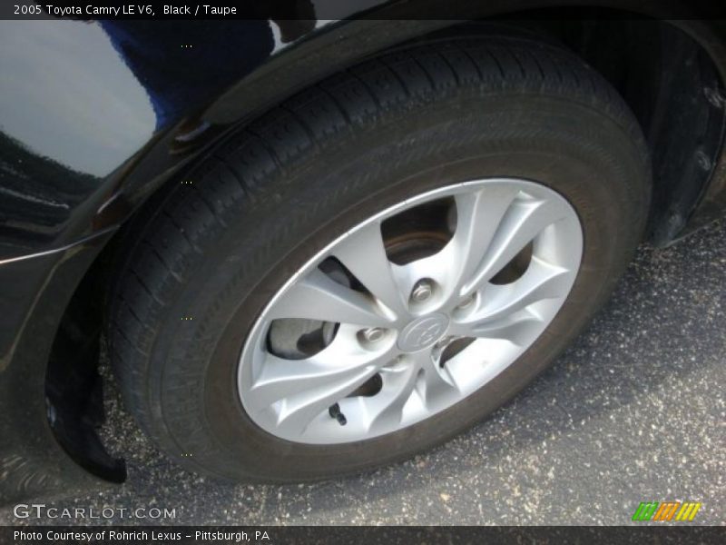 Black / Taupe 2005 Toyota Camry LE V6