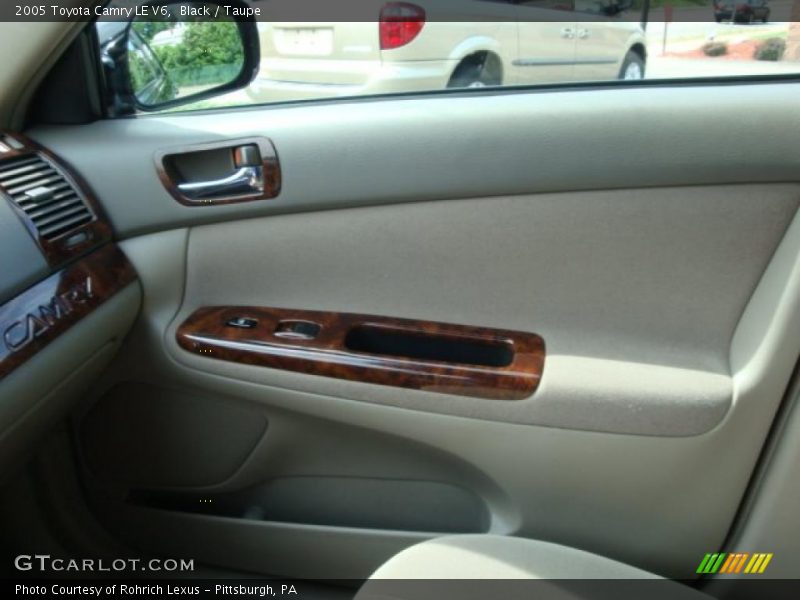 Black / Taupe 2005 Toyota Camry LE V6