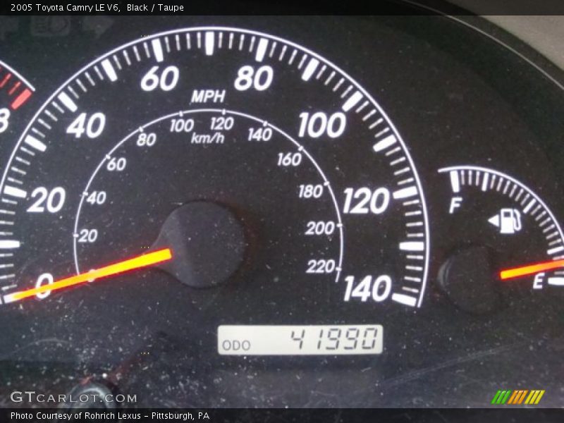 Black / Taupe 2005 Toyota Camry LE V6
