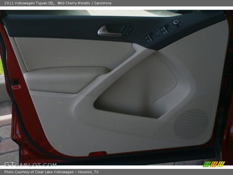 Wild Cherry Metallic / Sandstone 2011 Volkswagen Tiguan SEL