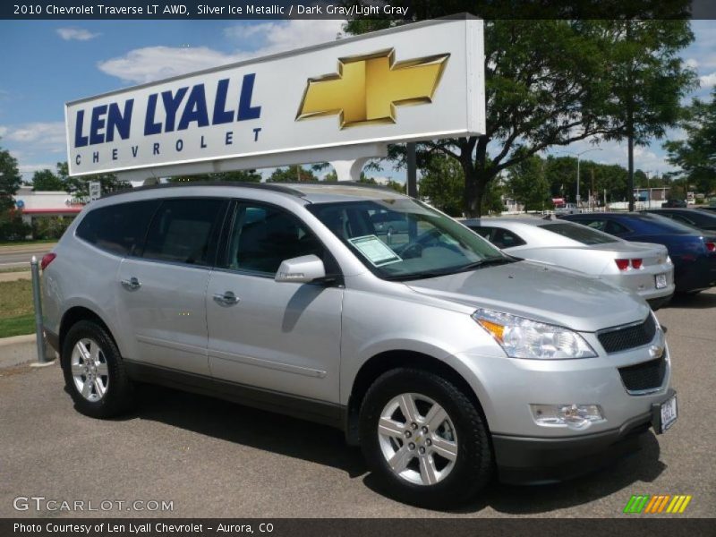 Silver Ice Metallic / Dark Gray/Light Gray 2010 Chevrolet Traverse LT AWD