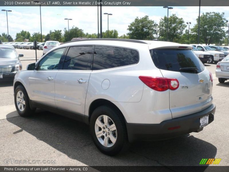 Silver Ice Metallic / Dark Gray/Light Gray 2010 Chevrolet Traverse LT AWD