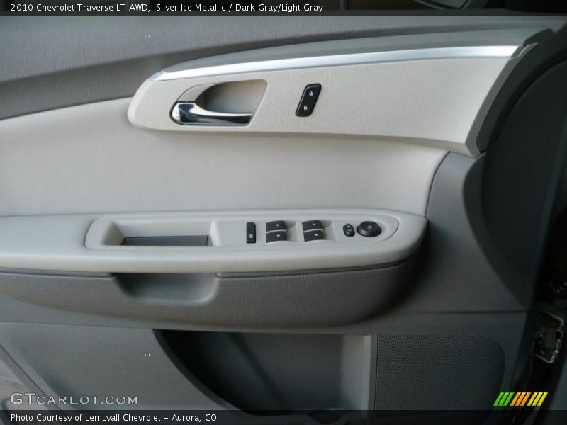 Silver Ice Metallic / Dark Gray/Light Gray 2010 Chevrolet Traverse LT AWD