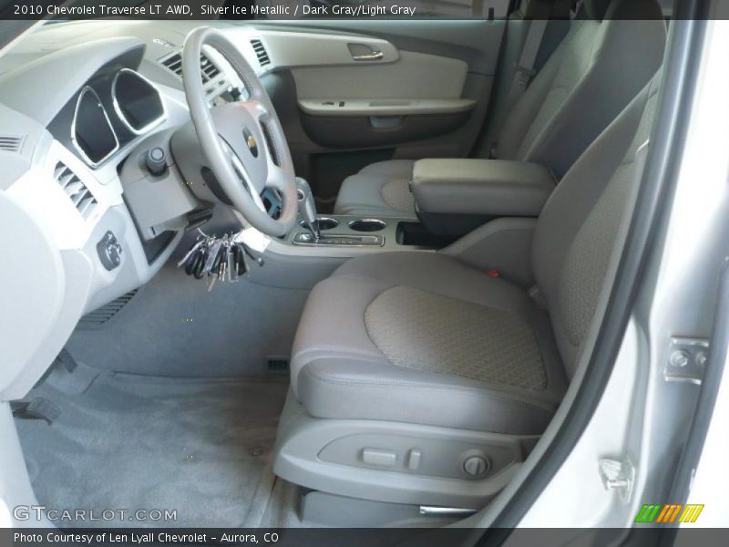 Silver Ice Metallic / Dark Gray/Light Gray 2010 Chevrolet Traverse LT AWD