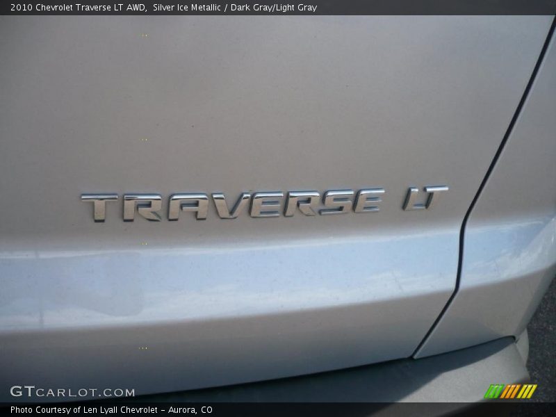 Silver Ice Metallic / Dark Gray/Light Gray 2010 Chevrolet Traverse LT AWD