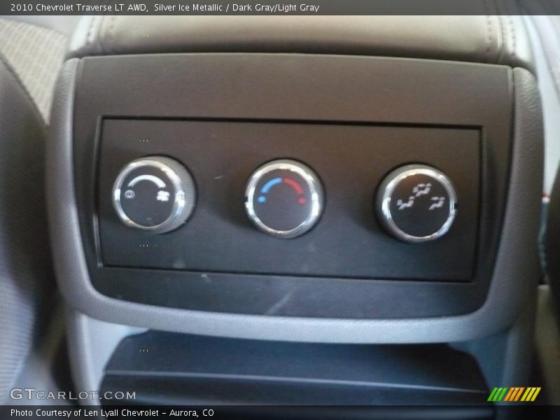 Silver Ice Metallic / Dark Gray/Light Gray 2010 Chevrolet Traverse LT AWD