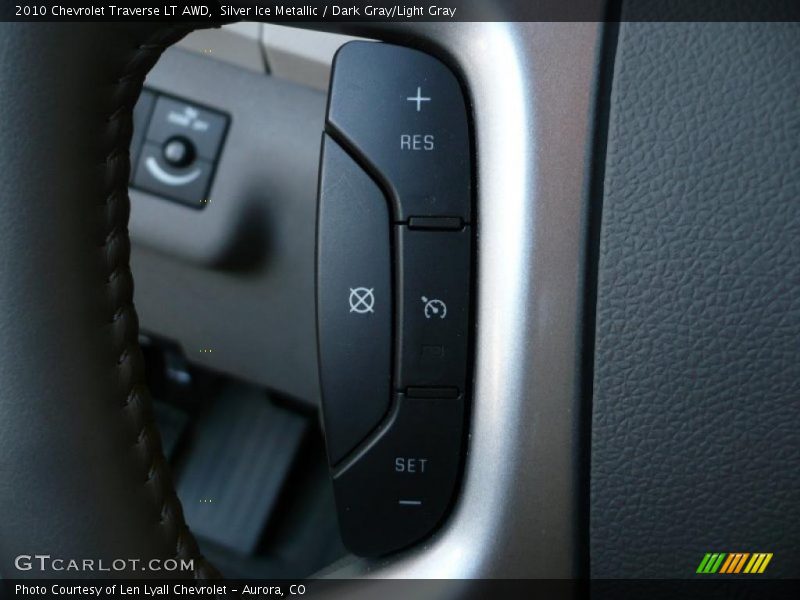 Silver Ice Metallic / Dark Gray/Light Gray 2010 Chevrolet Traverse LT AWD