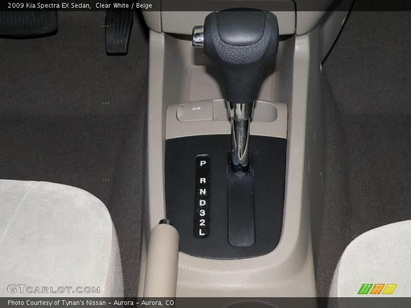 Clear White / Beige 2009 Kia Spectra EX Sedan