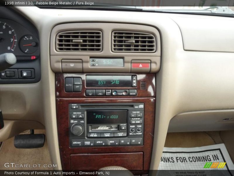 Pebble Beige Metallic / Pure Beige 1998 Infiniti I 30