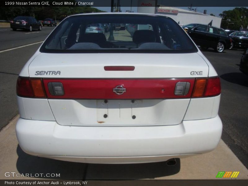 Cloud White / Charcoal 1999 Nissan Sentra GXE
