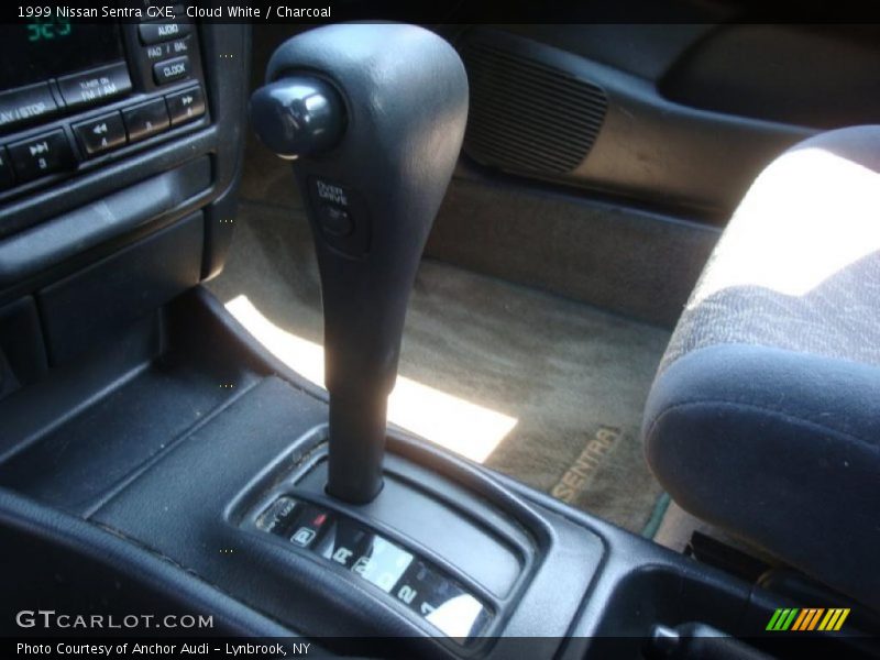 Cloud White / Charcoal 1999 Nissan Sentra GXE