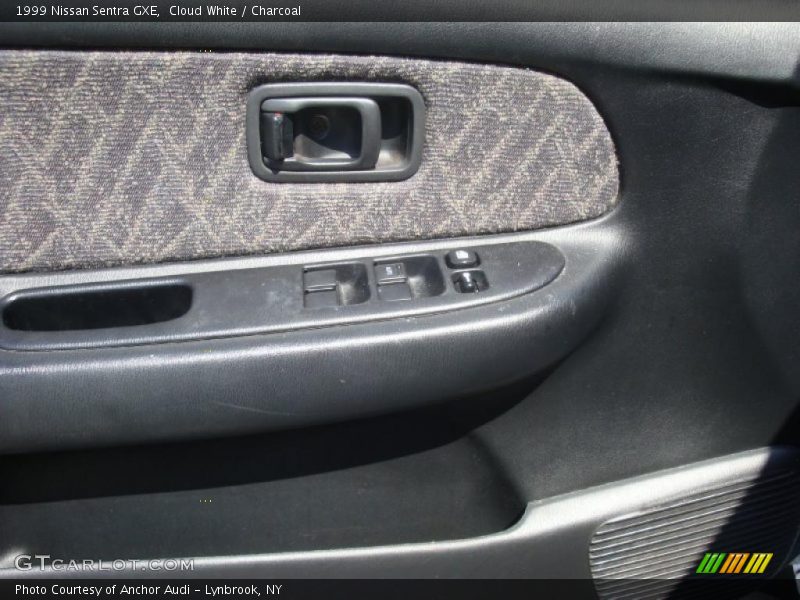 Cloud White / Charcoal 1999 Nissan Sentra GXE