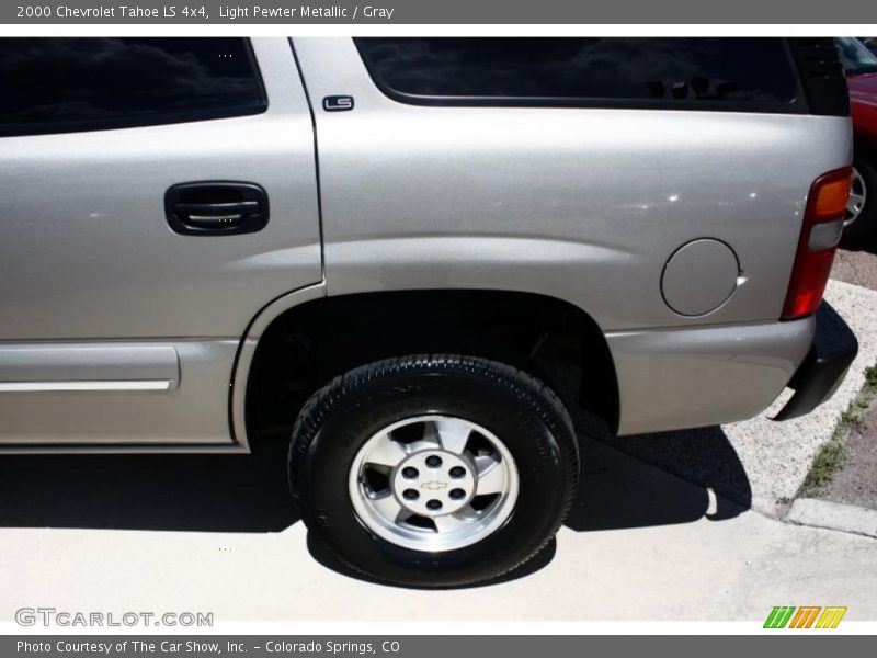 Light Pewter Metallic / Gray 2000 Chevrolet Tahoe LS 4x4