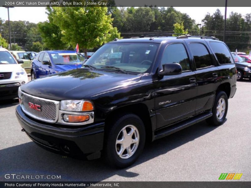 Onyx Black / Stone Gray 2004 GMC Yukon Denali AWD