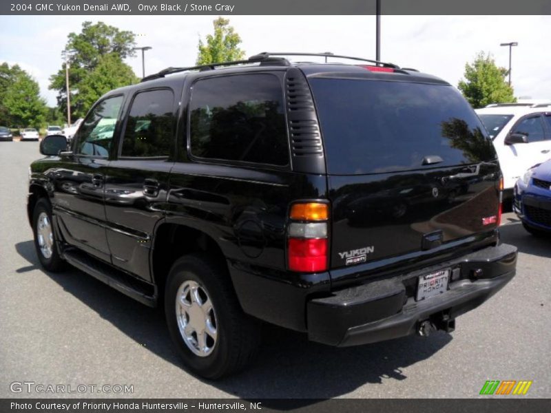 Onyx Black / Stone Gray 2004 GMC Yukon Denali AWD