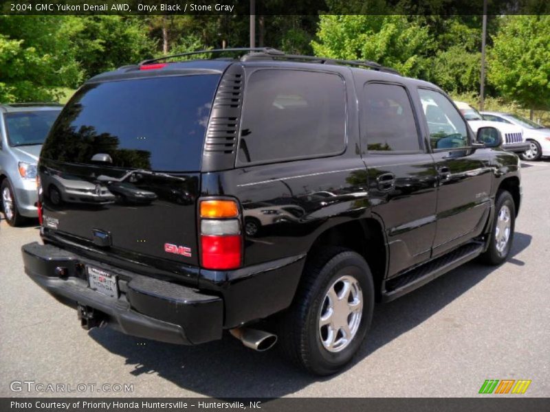 Onyx Black / Stone Gray 2004 GMC Yukon Denali AWD