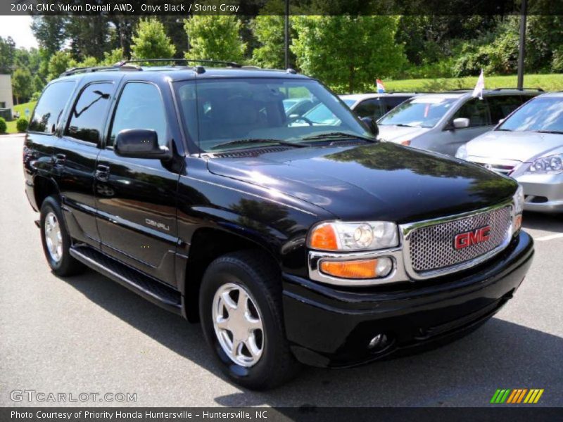 Onyx Black / Stone Gray 2004 GMC Yukon Denali AWD
