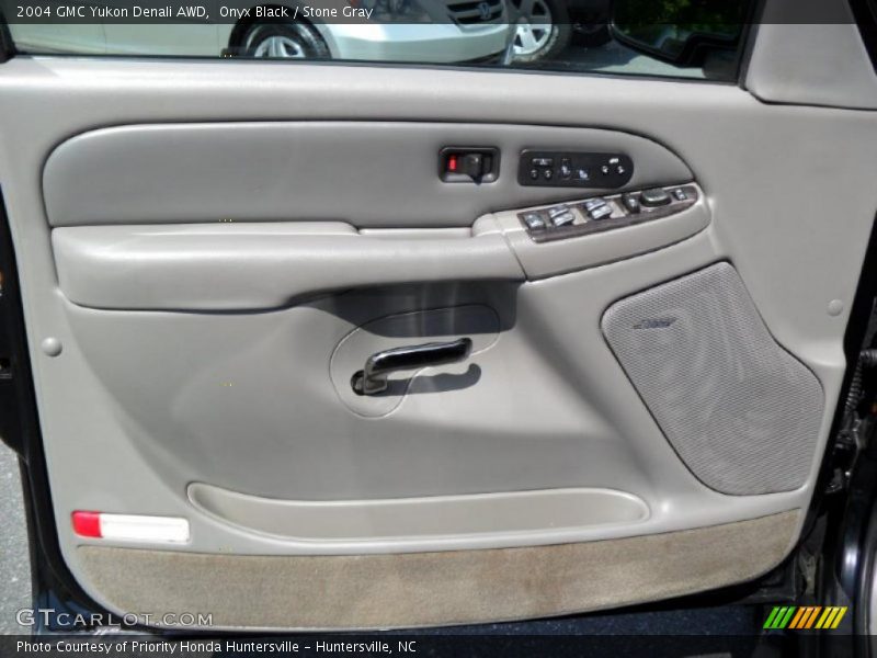 Onyx Black / Stone Gray 2004 GMC Yukon Denali AWD
