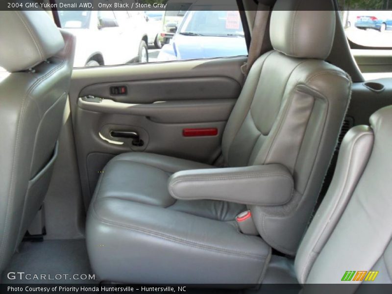 Onyx Black / Stone Gray 2004 GMC Yukon Denali AWD