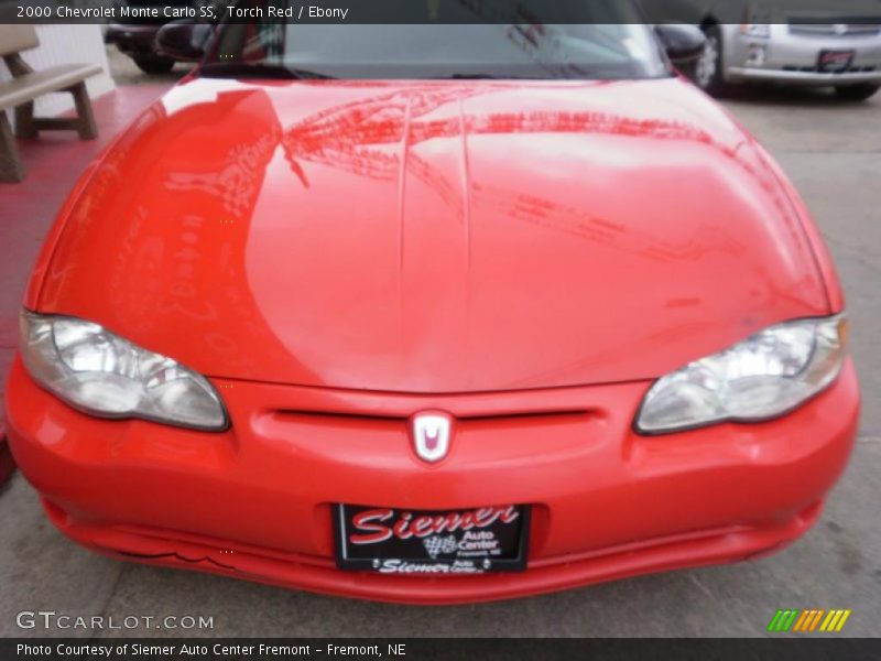 Torch Red / Ebony 2000 Chevrolet Monte Carlo SS