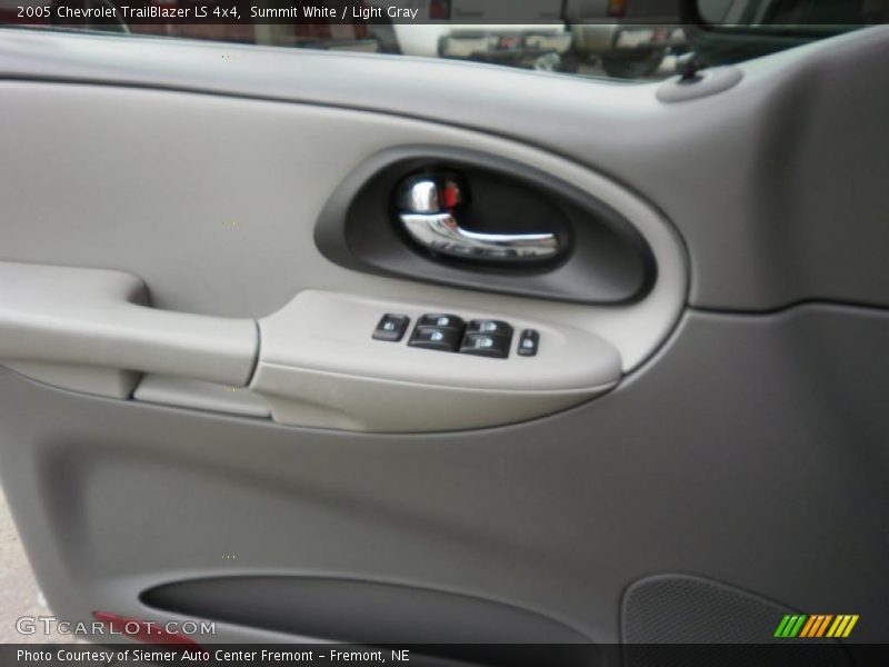 Summit White / Light Gray 2005 Chevrolet TrailBlazer LS 4x4