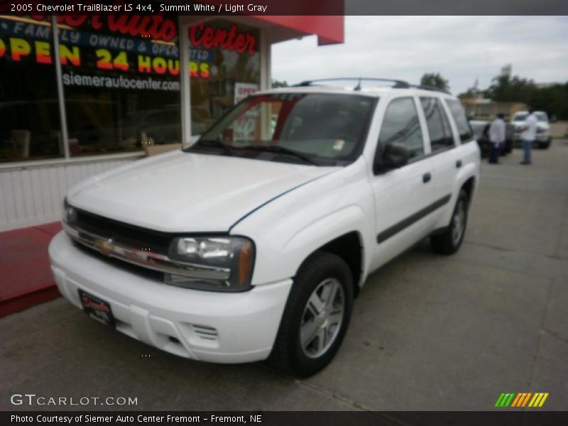 Summit White / Light Gray 2005 Chevrolet TrailBlazer LS 4x4