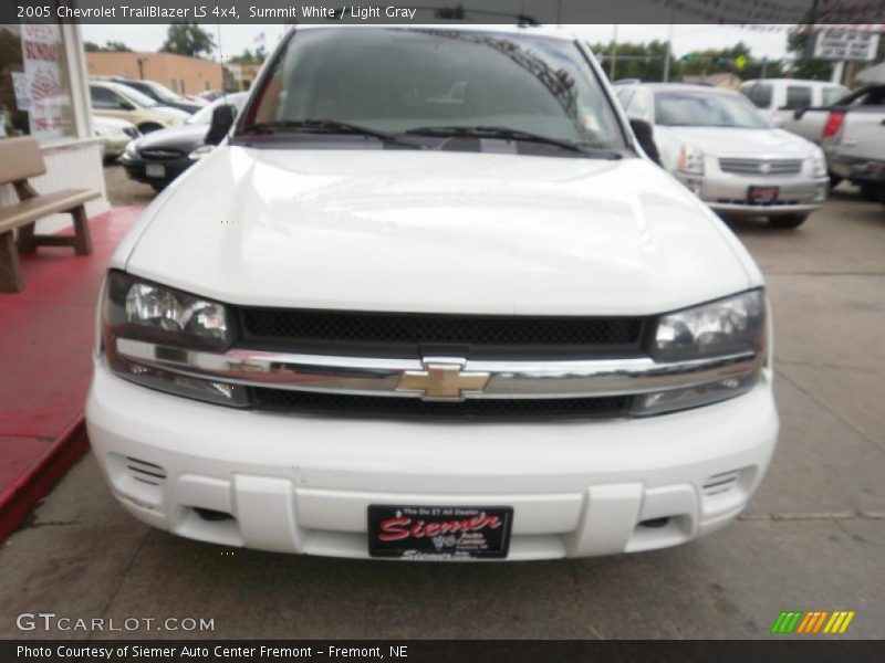 Summit White / Light Gray 2005 Chevrolet TrailBlazer LS 4x4