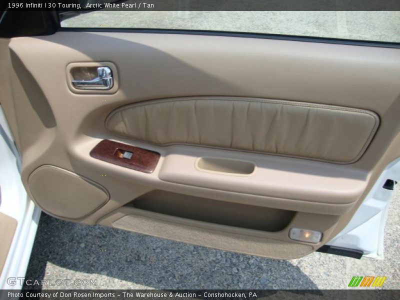 Arctic White Pearl / Tan 1996 Infiniti I 30 Touring