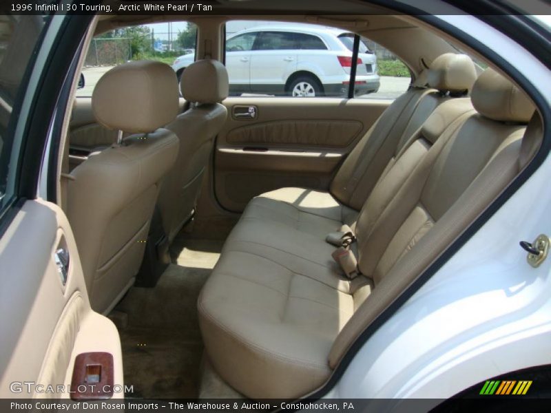 Arctic White Pearl / Tan 1996 Infiniti I 30 Touring
