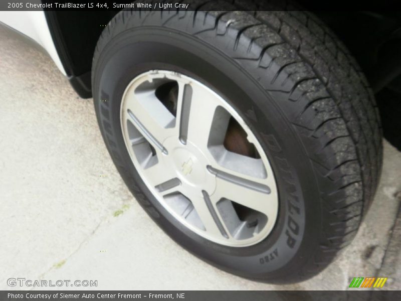 Summit White / Light Gray 2005 Chevrolet TrailBlazer LS 4x4