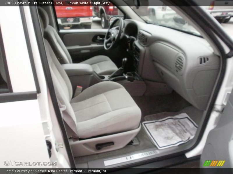 Summit White / Light Gray 2005 Chevrolet TrailBlazer LS 4x4