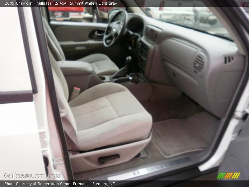 Summit White / Light Gray 2005 Chevrolet TrailBlazer LS 4x4