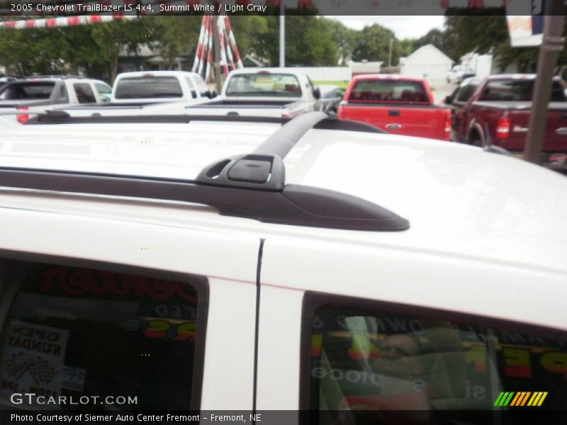Summit White / Light Gray 2005 Chevrolet TrailBlazer LS 4x4