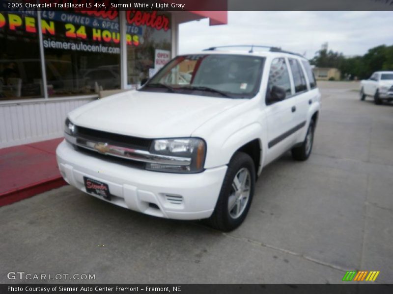Summit White / Light Gray 2005 Chevrolet TrailBlazer LS 4x4