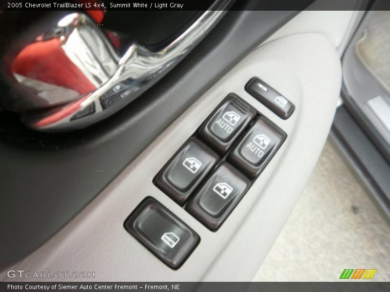 Summit White / Light Gray 2005 Chevrolet TrailBlazer LS 4x4