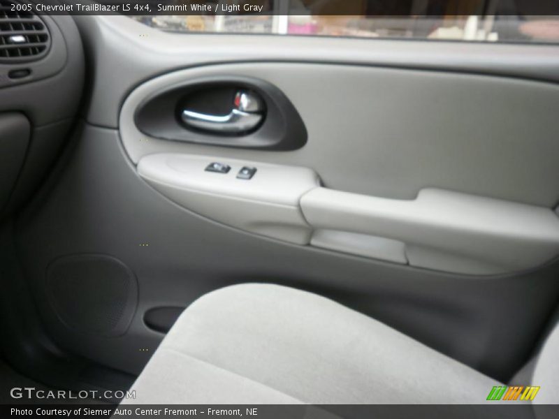 Summit White / Light Gray 2005 Chevrolet TrailBlazer LS 4x4