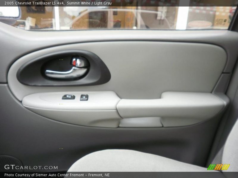 Summit White / Light Gray 2005 Chevrolet TrailBlazer LS 4x4