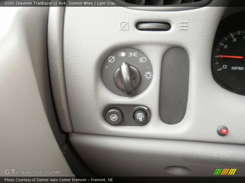 Summit White / Light Gray 2005 Chevrolet TrailBlazer LS 4x4