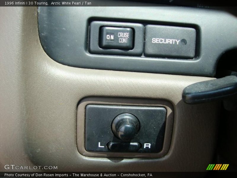 Arctic White Pearl / Tan 1996 Infiniti I 30 Touring