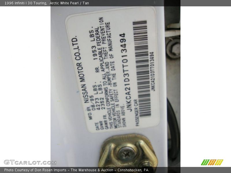 Arctic White Pearl / Tan 1996 Infiniti I 30 Touring