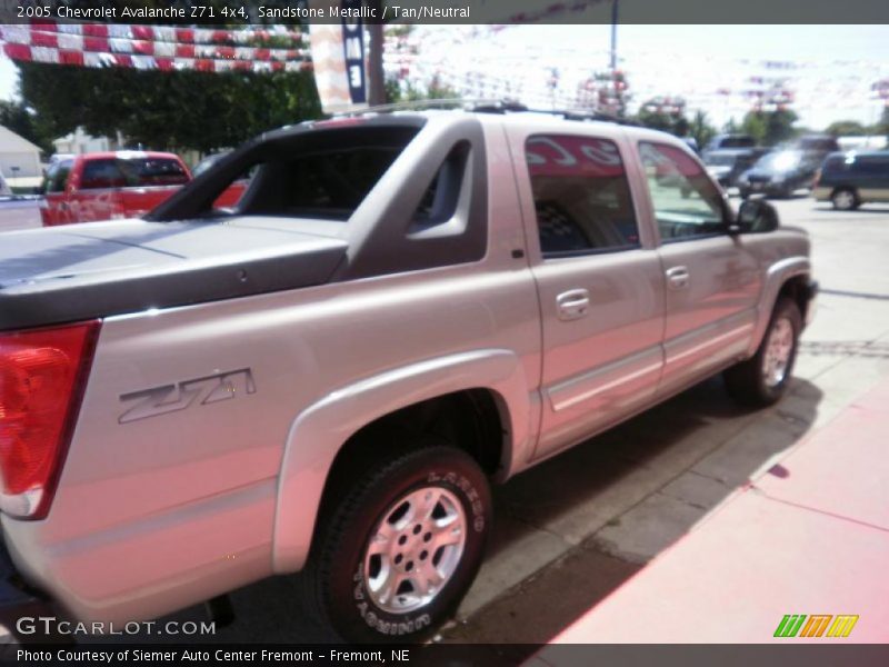 Sandstone Metallic / Tan/Neutral 2005 Chevrolet Avalanche Z71 4x4
