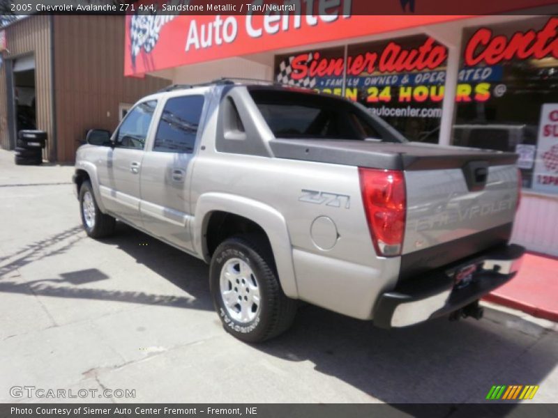 Sandstone Metallic / Tan/Neutral 2005 Chevrolet Avalanche Z71 4x4