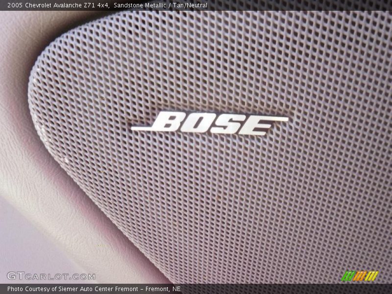 Sandstone Metallic / Tan/Neutral 2005 Chevrolet Avalanche Z71 4x4