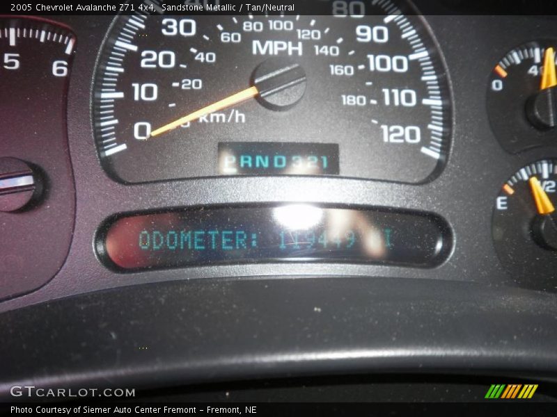 Sandstone Metallic / Tan/Neutral 2005 Chevrolet Avalanche Z71 4x4
