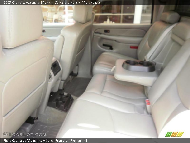 Sandstone Metallic / Tan/Neutral 2005 Chevrolet Avalanche Z71 4x4