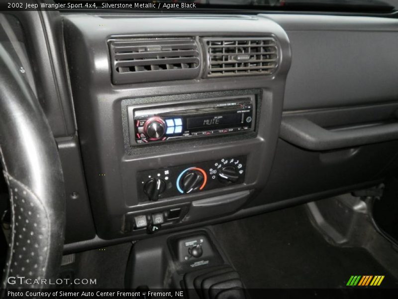 Silverstone Metallic / Agate Black 2002 Jeep Wrangler Sport 4x4