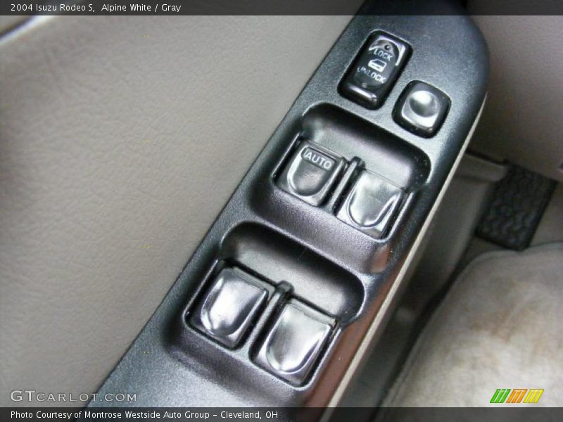 Alpine White / Gray 2004 Isuzu Rodeo S